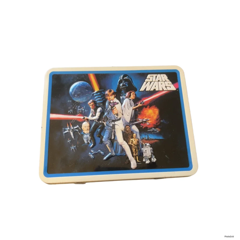NewWILLIAMS SONOMA - STAR WARS - Lunch Box 2008 MILLENIUM FALCON SANDWICH CUTTER